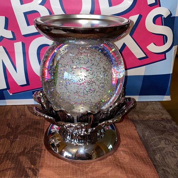 Bath and Body Works water globe eye pedestal. - Picture 3 of 4